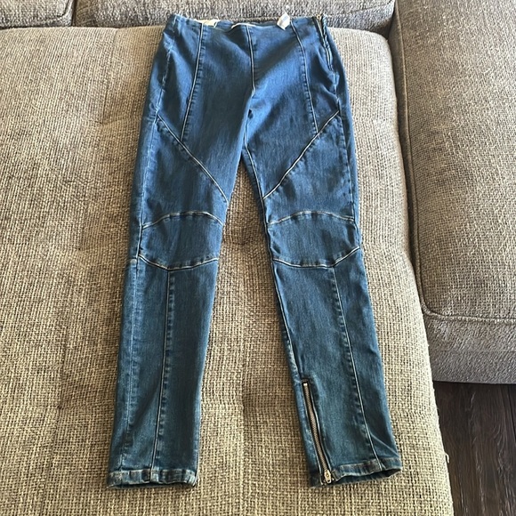 NWT FREE PEOPLE Bella Micro Mid Rise Skinny Jeans! - Picture 6 of 7